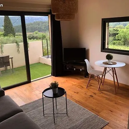 아파트 Dans Les Vignes De *